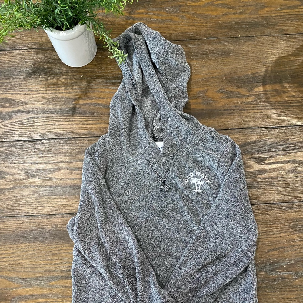Boys Old Navy gray lightweight sweatshirt
